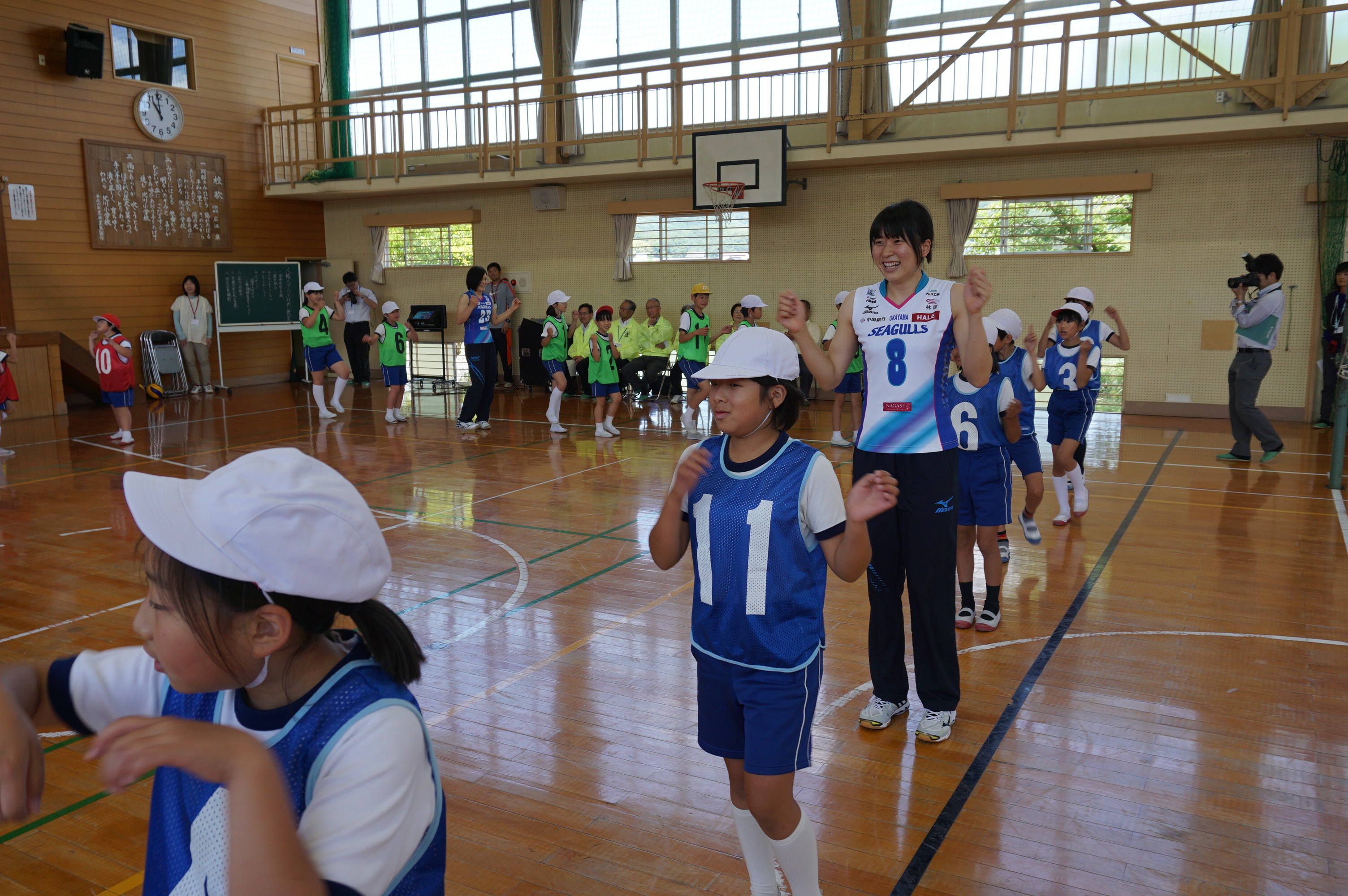 『人権スポーツふれあい教室』で笠岡市立北川小学校を訪問しました！ 岡山シーガルズ 公式ブログ